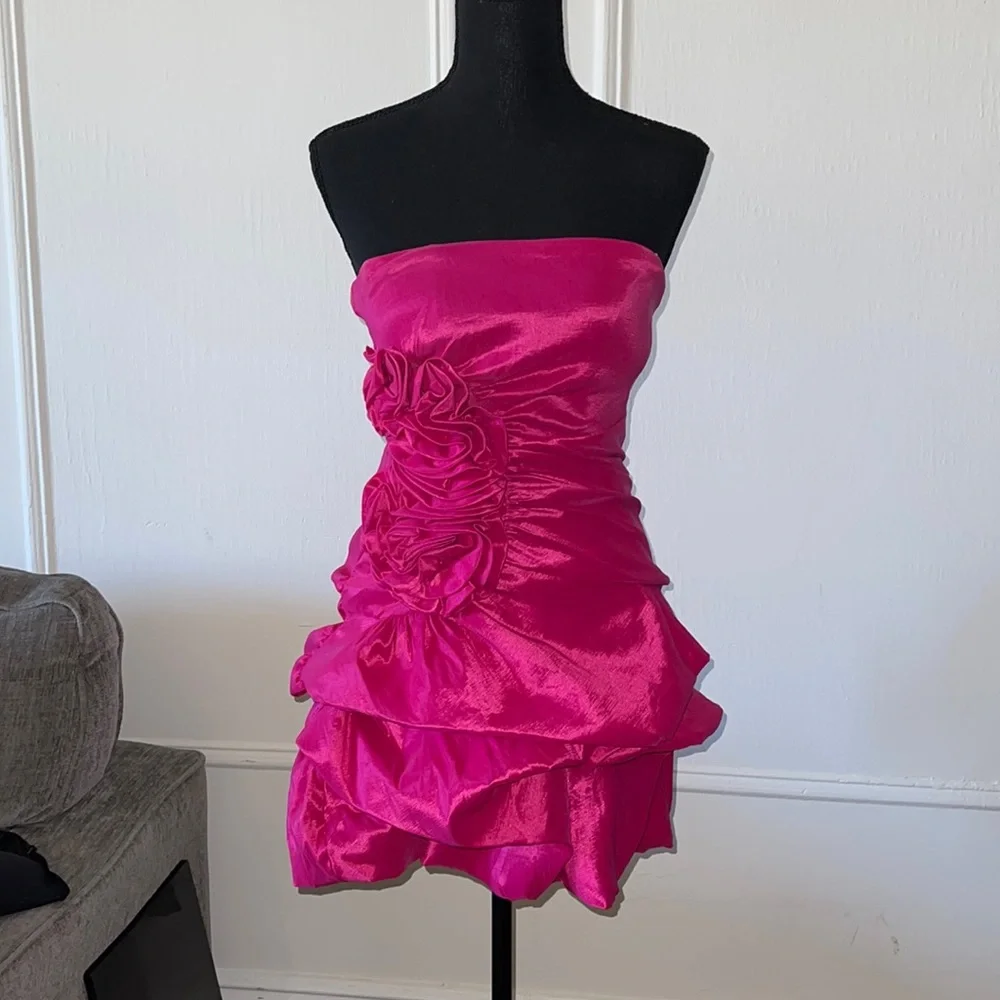 Hot pink mini dress. Size M - Picture 1 of 6